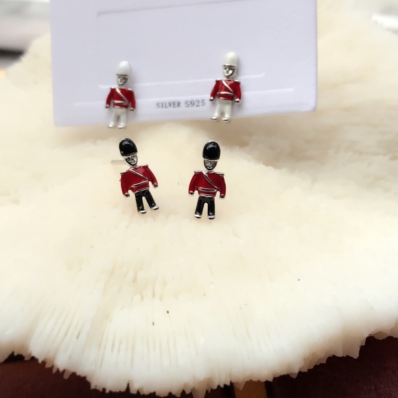 - New S925 British Nutcracker stud earrings - Picture 3 of 6